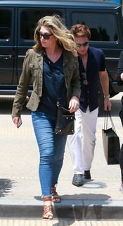 Daisy Fuentes feet photo thumbnail