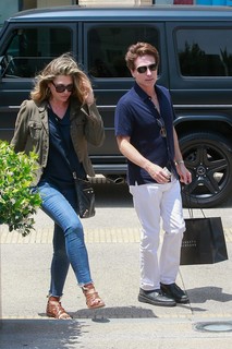 Daisy Fuentes feet photo thumbnail