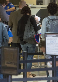 Morena Baccarin feet photo thumbnail
