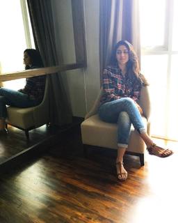 Mrunal Thakur feet photo 1