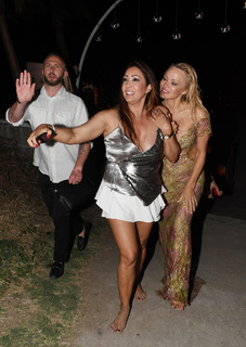 Pamela Anderson feet photo thumbnail