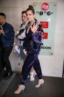 Dua Lipa feet photo thumbnail