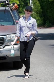 Emma Stone feet photo thumbnail