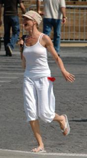 Cameron Diaz feet photo thumbnail