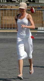 Cameron Diaz feet photo thumbnail