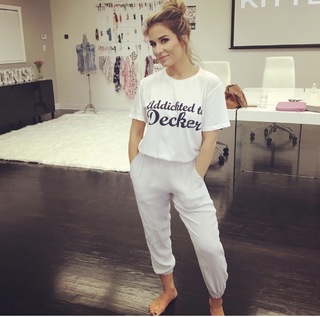 Jessie James Decker feet photo thumbnail