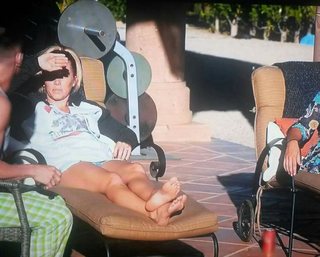 Kendra Wilkinson feet photo thumbnail