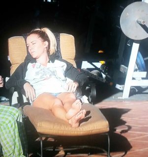 Kendra Wilkinson feet photo thumbnail