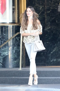 Sofía Vergara feet photo thumbnail