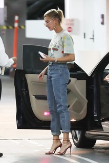 Hailey Bieber feet photo thumbnail