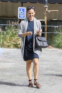 Jennifer Garner feet photo thumbnail