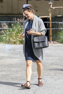 Jennifer Garner feet photo thumbnail