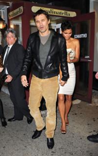 Halle Berry feet photo thumbnail