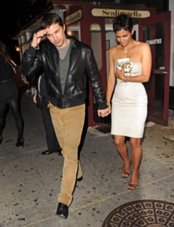 Halle Berry feet photo thumbnail