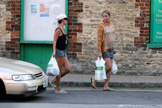 Kate Moss feet photo thumbnail