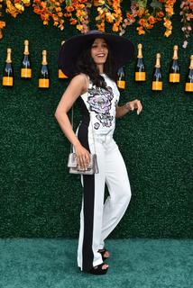 Freida Pinto feet photo thumbnail
