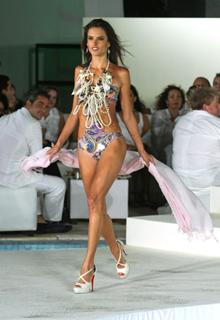 Alessandra Ambrosio feet photo thumbnail