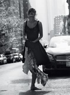 Alessandra Ambrosio feet photo thumbnail