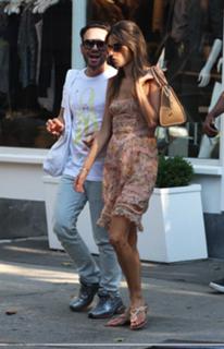 Alessandra Ambrosio feet photo thumbnail