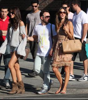 Alessandra Ambrosio feet photo thumbnail