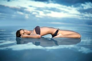 Alessandra Ambrosio feet photo thumbnail