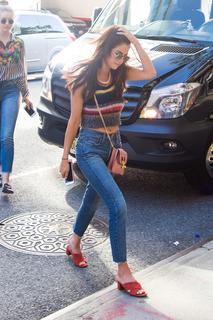 Selena Gomez feet photo thumbnail