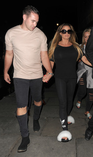 Katie Price feet photo thumbnail