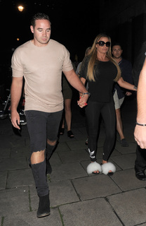 Katie Price feet photo thumbnail
