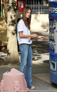 Alessandra Ambrosio feet photo thumbnail
