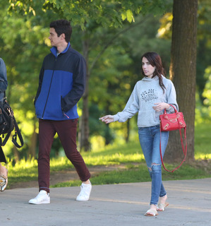 Emma Roberts feet photo thumbnail