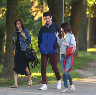 Emma Roberts feet photo thumbnail