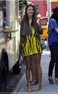 Alessandra Ambrosio feet photo thumbnail