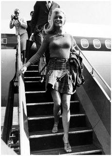 Brigitte Bardot feet photo thumbnail