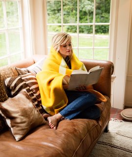Reese Witherspoon feet photo thumbnail