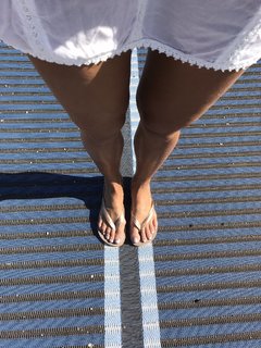 Kelly Bensimon feet photo thumbnail