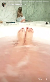 Lívia Andrade feet photo thumbnail
