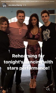 Nicole Scherzinger feet photo thumbnail