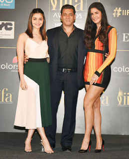 Alia Bhatt feet photo thumbnail