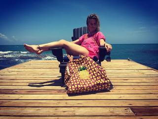 Alice Eve feet photo thumbnail