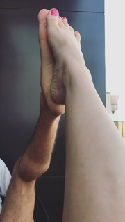 Yoseline Hoffman feet photo thumbnail