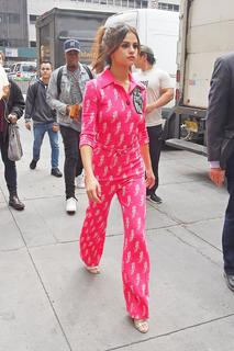 Selena Gomez feet photo thumbnail