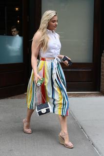 Chloë Grace Moretz feet photo thumbnail