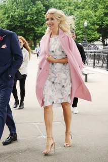 Holly Willoughby feet photo thumbnail