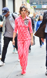 Selena Gomez feet photo thumbnail