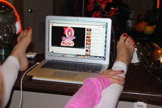 Rebecca Berardi feet photo thumbnail