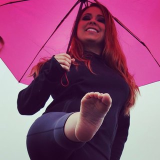 Rebecca Berardi feet photo thumbnail