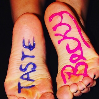 Rebecca Berardi feet photo thumbnail