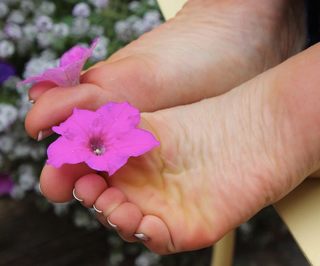 Rebecca Berardi feet photo thumbnail