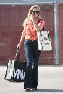 Reese Witherspoon feet photo thumbnail