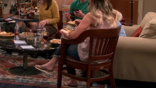 Kaley Cuoco feet photo thumbnail